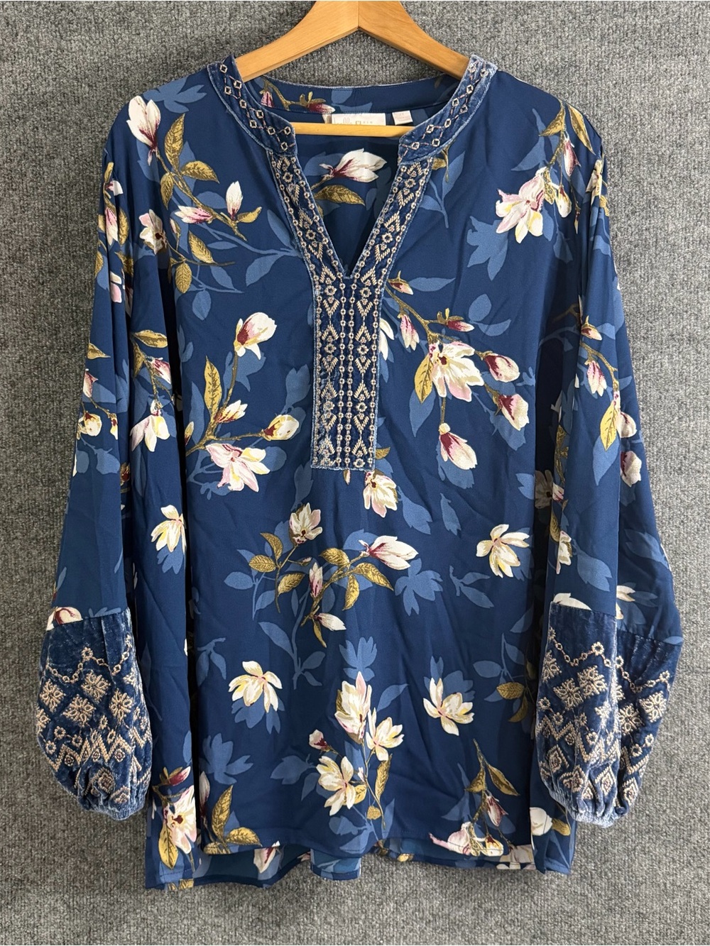 Belle Kim Gravel Womens 2X Blue Floral Embroidered Velvet Trim Split Neck Top